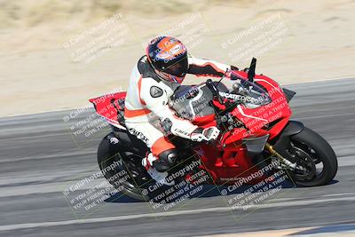 media/Dec-01-2025-Moto Forza (Mon) [[2daa91e15f]]/3-Beginner Group/Session 4 Turn 9/